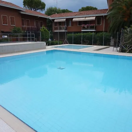 Fantastic On Two Floors With Garden And Swimming Pool Apartment *